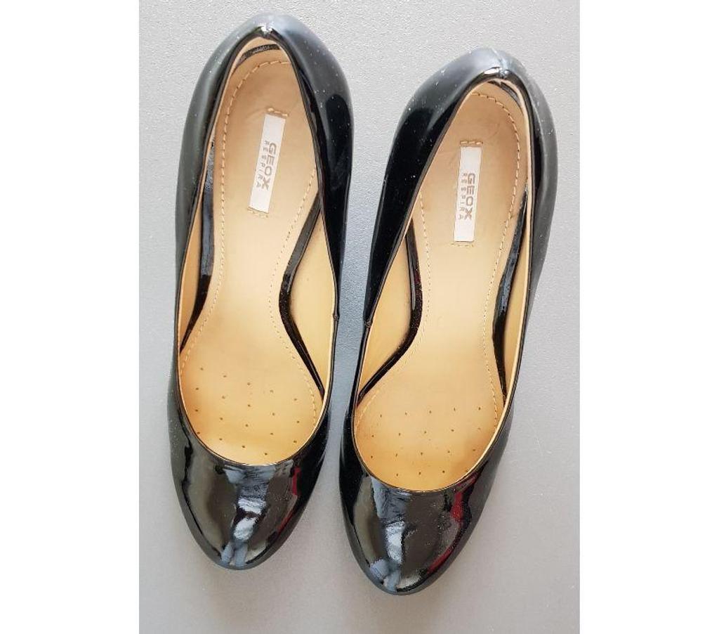 Chaussures Doubs Sochaux - 25600 - Photos Vivastreet une paire de chaussures femme Geox P 38