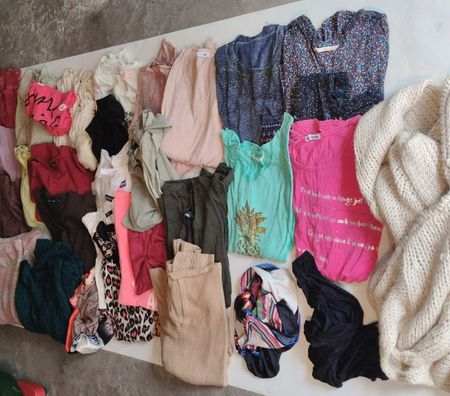 Vêtements occasion Val-d'Oise Bernes sur Oise - 95340 - Photos Vivastreet Moins 1 Euro Gros Lot De Vêtements De Femme Divers Tailles