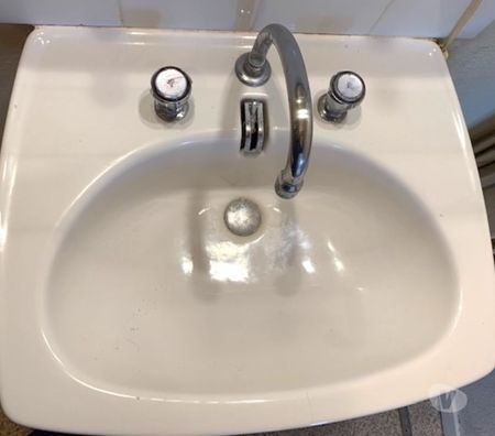 Nord Valenciennes - 59300 - Photos Vivastreet Lavabo sur colonne et fixé au mur 186