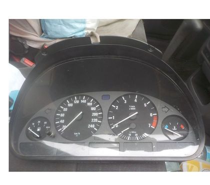 Pièces et services auto Perpignan Perpignan - Photos Vivastreet compteur ou combine instrument bmw e39 type 528i