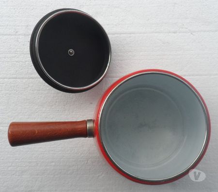 Ameublement & art de la table Hérault Castries - 34160 - Photos Vivastreet Caquelon en fonte émaillée avec couvercle et manche en bois