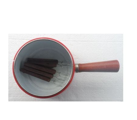 Ameublement & art de la table Hérault Castries - 34160 - Photos Vivastreet Caquelon en fonte émaillée avec couvercle et manche en bois