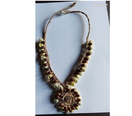 Bijoux d'occasion Soullans Vendée - Photos Vivastreet Collier comme neuf