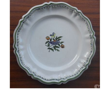 Décoration - art Hérault Castries - 34160 - Photos Vivastreet Assiette en faïence de Moustiers décors fleurs décors sobres