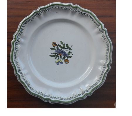 Décoration - art Hérault Castries - 34160 - Photos Vivastreet Assiette en faïence de Moustiers décors fleurs décors sobres