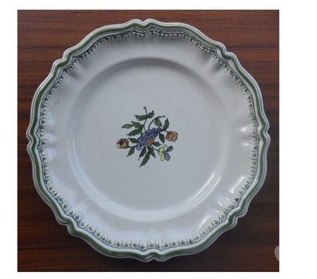 Décoration - art Hérault Castries - 34160 - Photos Vivastreet Assiette en faïence de Moustiers décors fleurs décors sobres