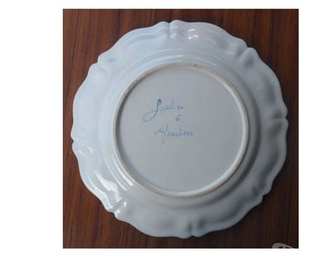 Décoration - art Hérault Castries - 34160 - Photos Vivastreet Assiette en faïence de Moustiers décors fleurs décors sobres