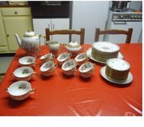 Services à café et à gâteaux en porcelaine