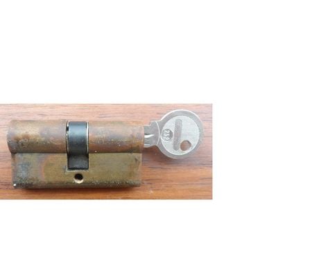  Hérault Castries - 34160 - Photos Vivastreet Verrou cylindre à clé crantée double entrée occase 25x25mm 