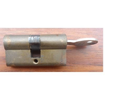  Hérault Castries - 34160 - Photos Vivastreet Verrou cylindre à clé crantée double entrée occase 25x25mm 