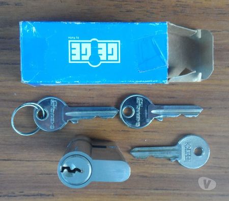  Hérault Castries - 34160 - Photos Vivastreet Verrou cylindre à clé crantée double entrée décalé 25x40 occ