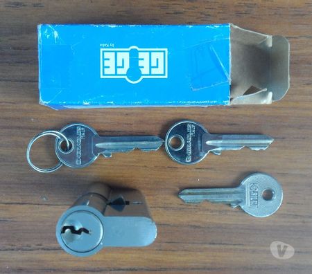  Hérault Castries - 34160 - Photos Vivastreet Verrou cylindre à clé crantée double entrée décalé 25x40 occ