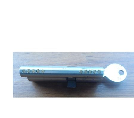  Hérault Castries - 34160 - Photos Vivastreet Verrou cylindre à clé crantée double entrée décalé 25x40 occ