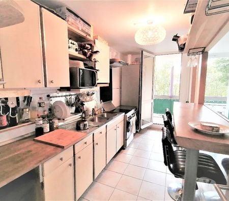 Appartements à vendre Val-d'Oise Cergy - Photos Vivastreet Appartement F4 80m² pour Investisseurs