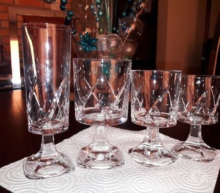 Ameublement & art de la table Haute-Garonne Castelginest - 31780 - Photos Vivastreet vend service de verres cristallin taillés