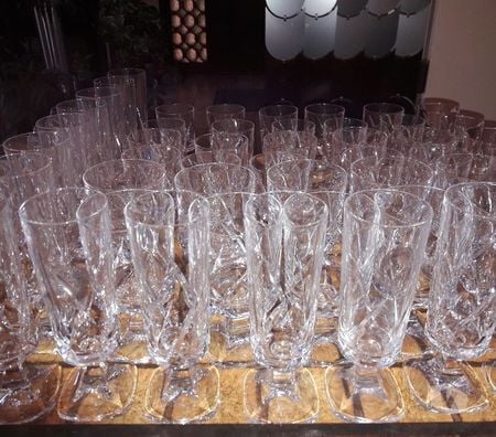 Ameublement & art de la table Haute-Garonne Castelginest - 31780 - Photos Vivastreet vend service de verres cristallin taillés