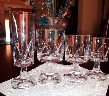 Ameublement - art de la table Castelginest Haute-Garonne - Photos Vivastreet vend service de verres cristallin taillés