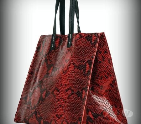 Accessoires - Bagagerie Nord Mons en Baroeul - 59370 - Photos Vivastreet Sac à main cuir de vachette véritable rouge effet python