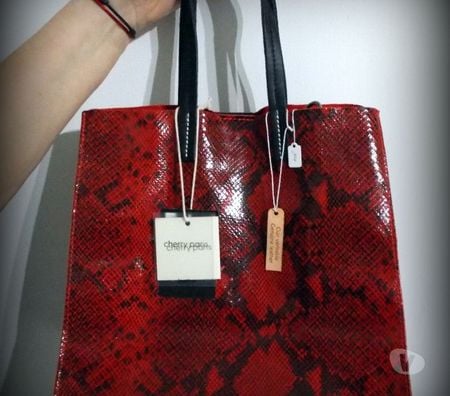 Accessoires - Bagagerie Nord Mons en Baroeul - 59370 - Photos Vivastreet Sac à main cuir de vachette véritable rouge effet python