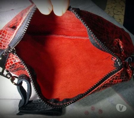 Accessoires - Bagagerie Nord Mons en Baroeul - 59370 - Photos Vivastreet Sac à main cuir de vachette véritable rouge effet python