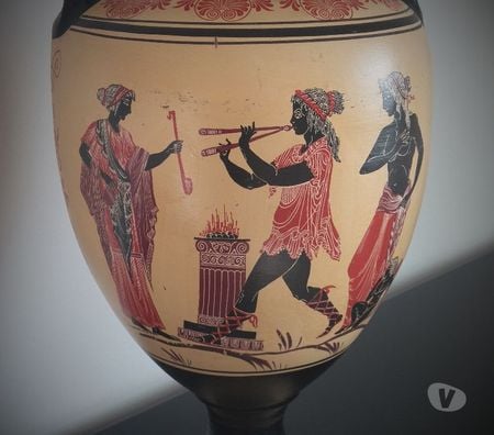 Décoration - art Nord Mons en Baroeul - 59370 - Photos Vivastreet Grande amphore-vase aux motifs grecs-amphore en terre cuite