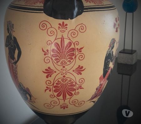 Décoration - art Nord Mons en Baroeul - 59370 - Photos Vivastreet Grande amphore-vase aux motifs grecs-amphore en terre cuite