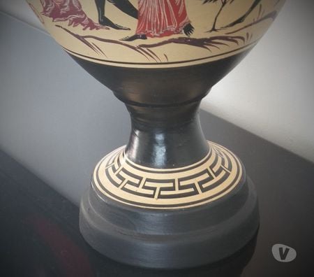 Décoration - art Nord Mons en Baroeul - 59370 - Photos Vivastreet Grande amphore-vase aux motifs grecs-amphore en terre cuite