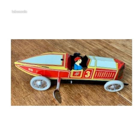 Collection Val-de-Marne Villejuif - 94800 - Photos Vivastreet 1 réédition de petite voiture de course en tôle mécanique.