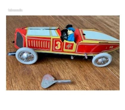 Collections Villejuif Val-de-Marne - Photos Vivastreet 1 réédition de petite voiture de course en tôle mécanique.