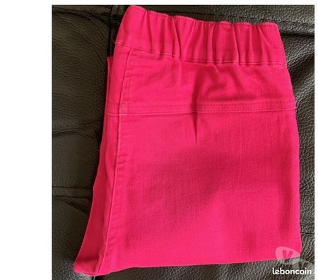 Vêtements occasion Val-de-Marne Villejuif - 94800 - Photos Vivastreet Pantalon rouge de chez Pepperts pour fillette de 12 ans.