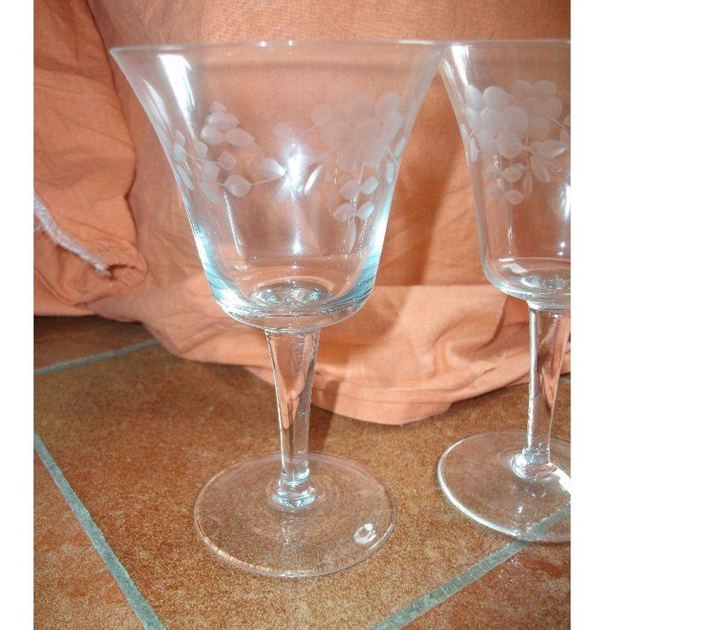Ameublement & art de la table Bas-Rhin Bouxwiller - 67330 - Photos Vivastreet Verres à Vin et à Eau sur pied 