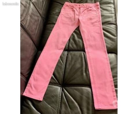 Vêtements occasion Val-de-Marne Villejuif - 94800 - Photos Vivastreet Jean pour fille de 14ans (Skinny).