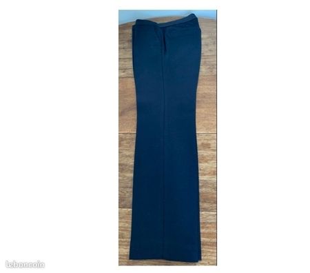 Vêtements occasion Val-de-Marne Villejuif - 94800 - Photos Vivastreet Pantalon Bleu Marine classe de chez Zara.