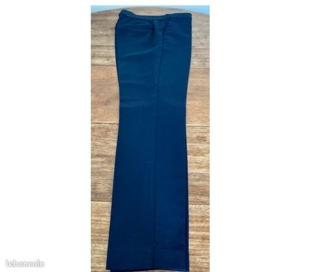 Vêtements occasion Val-de-Marne Villejuif - 94800 - Photos Vivastreet Pantalon Bleu Marine classe de chez Zara.
