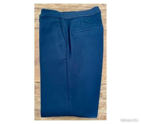 Vêtements occasion Val-de-Marne Villejuif - 94800 - Photos Vivastreet Pantalon Bleu Marine classe de chez Zara.