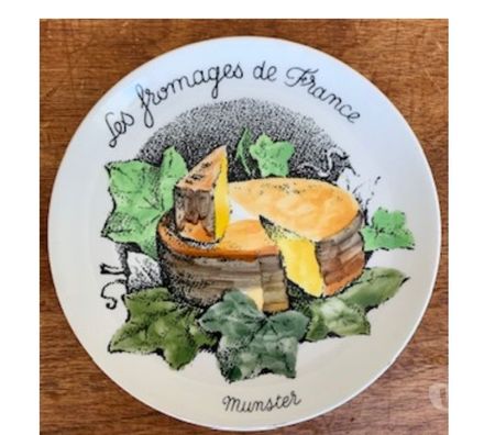 Ameublement & art de la table Val-de-Marne Villejuif - 94800 - Photos Vivastreet 6 assiettes sur le thème des fromages de France (GIEM).