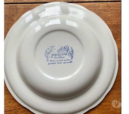 Collection Val-de-Marne Villejuif - 94800 - Photos Vivastreet Assiette creuse de collection (BP 1970).
