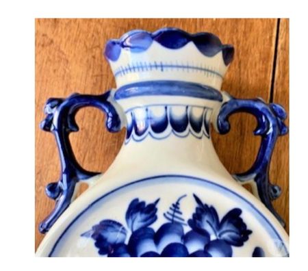 Collection Val-de-Marne Villejuif - 94800 - Photos Vivastreet Vase en porcelaine de Gjel (Russie).