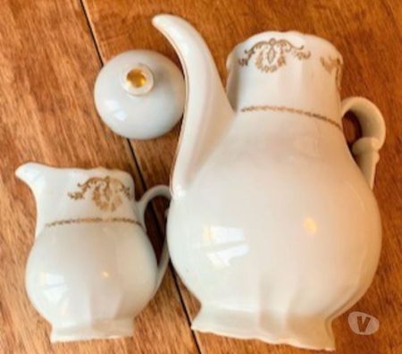 Ameublement & art de la table Val-de-Marne Villejuif - 94800 - Photos Vivastreet Cafetière+ pot de lait en porcelaine ancienne de "Berry "