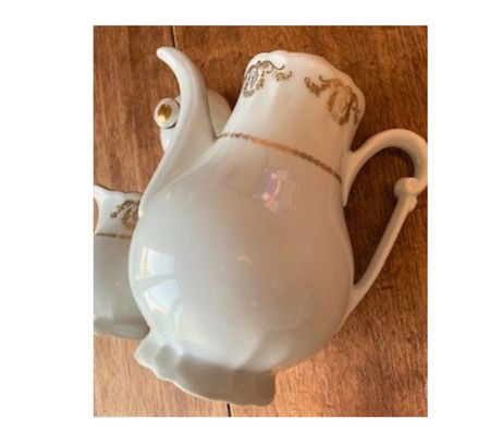 Ameublement & art de la table Val-de-Marne Villejuif - 94800 - Photos Vivastreet Cafetière+ pot de lait en porcelaine ancienne de "Berry "