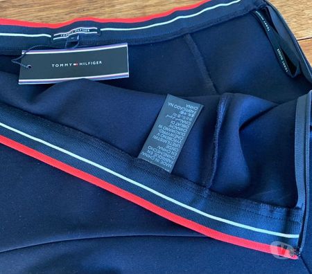 Vêtements occasion Val-de-Marne Villejuif - 94800 - Photos Vivastreet Jupe évasée moulante de chez Tommy Hilfiger.