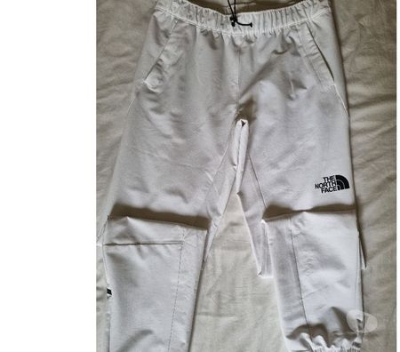 Vêtements occasion Paris Paris 17ème ardt - 75017 - Photos Vivastreet Pantalon de survêtement The North Face neuf