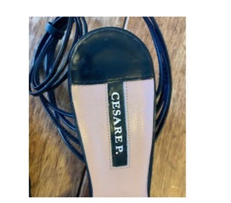 Chaussures Val-de-Marne Villejuif - 94800 - Photos Vivastreet Escarpins de Cesare Paciotti en cuir T 37 demi