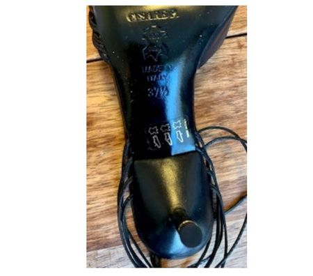 Chaussures Val-de-Marne Villejuif - 94800 - Photos Vivastreet Escarpins de Cesare Paciotti en cuir T 37 demi