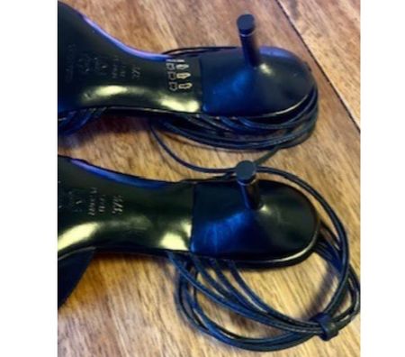 Chaussures Val-de-Marne Villejuif - 94800 - Photos Vivastreet Escarpins de Cesare Paciotti en cuir T 37 demi