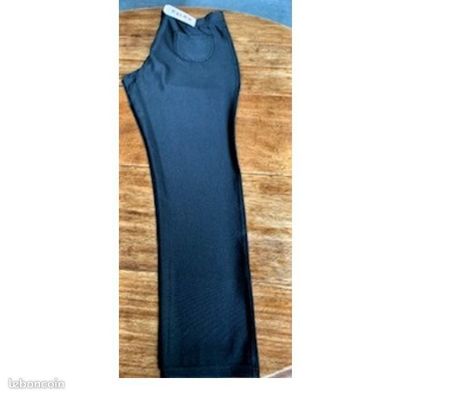 Vêtements occasion Val-de-Marne Villejuif - 94800 - Photos Vivastreet Pantalon consual coupe cigarette pour Femme