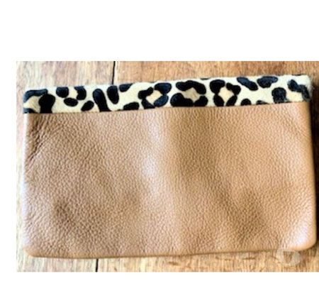 Accessoires - Bagagerie Val-de-Marne Villejuif - 94800 - Photos Vivastreet Pochette modèle léopard foldover pour femme. Vintage.