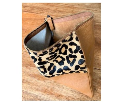 Accessoires - Bagagerie Val-de-Marne Villejuif - 94800 - Photos Vivastreet Pochette modèle léopard foldover pour femme. Vintage.