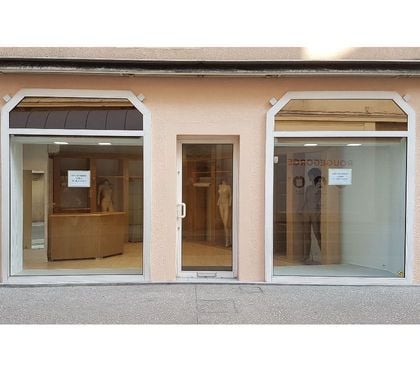Fonds de Commerce Bourg en Bresse Ain - Photos Vivastreet LOCAL COMMERCIAL BOUTIQUE à BOURG