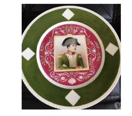Collection Val-de-Marne Villejuif - 94800 - Photos Vivastreet Belle assiette de Limoge (NAPOLÉON) peinte à la main.